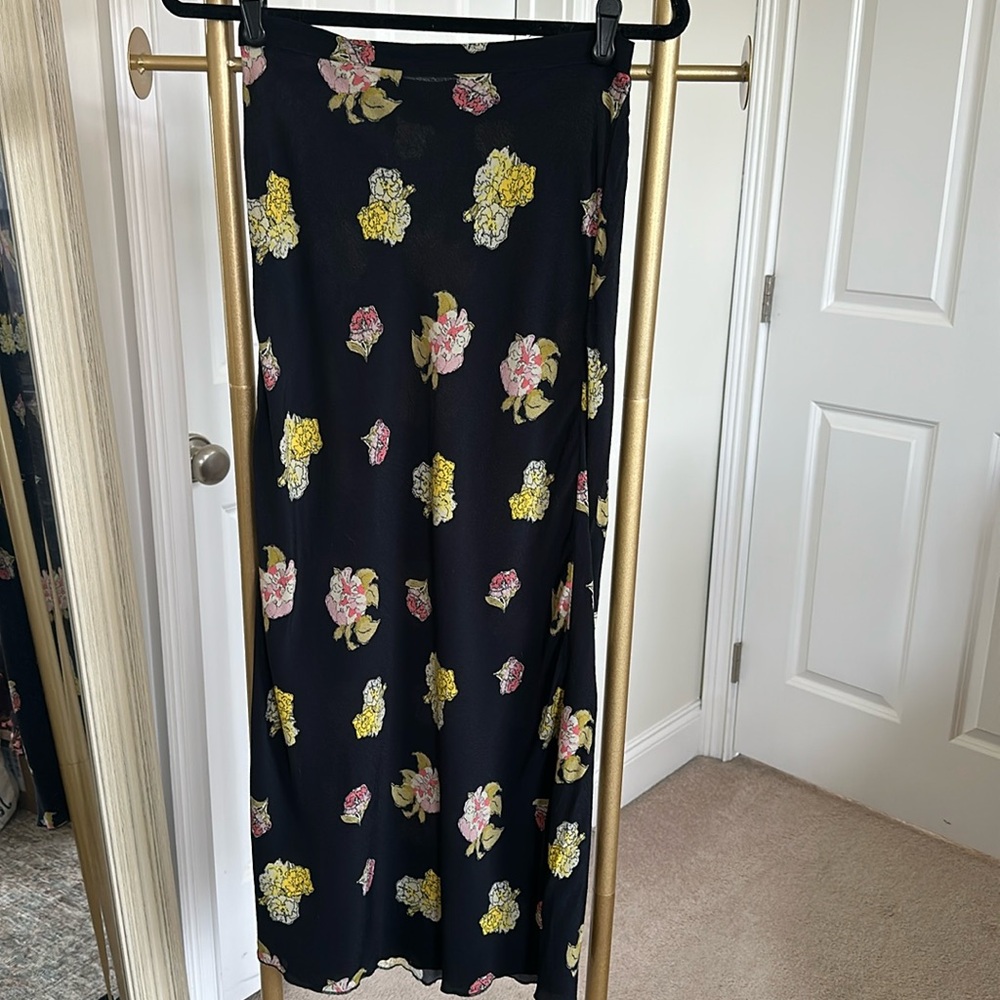 FREE PEOPLE black floral column skirt (size small) ✨